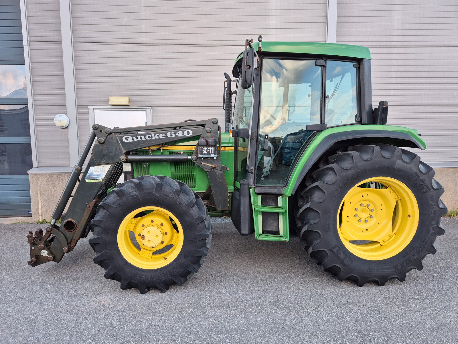 John Deere 6200 3 john deere 6200 – 85 ch – 7 024 h – 1993