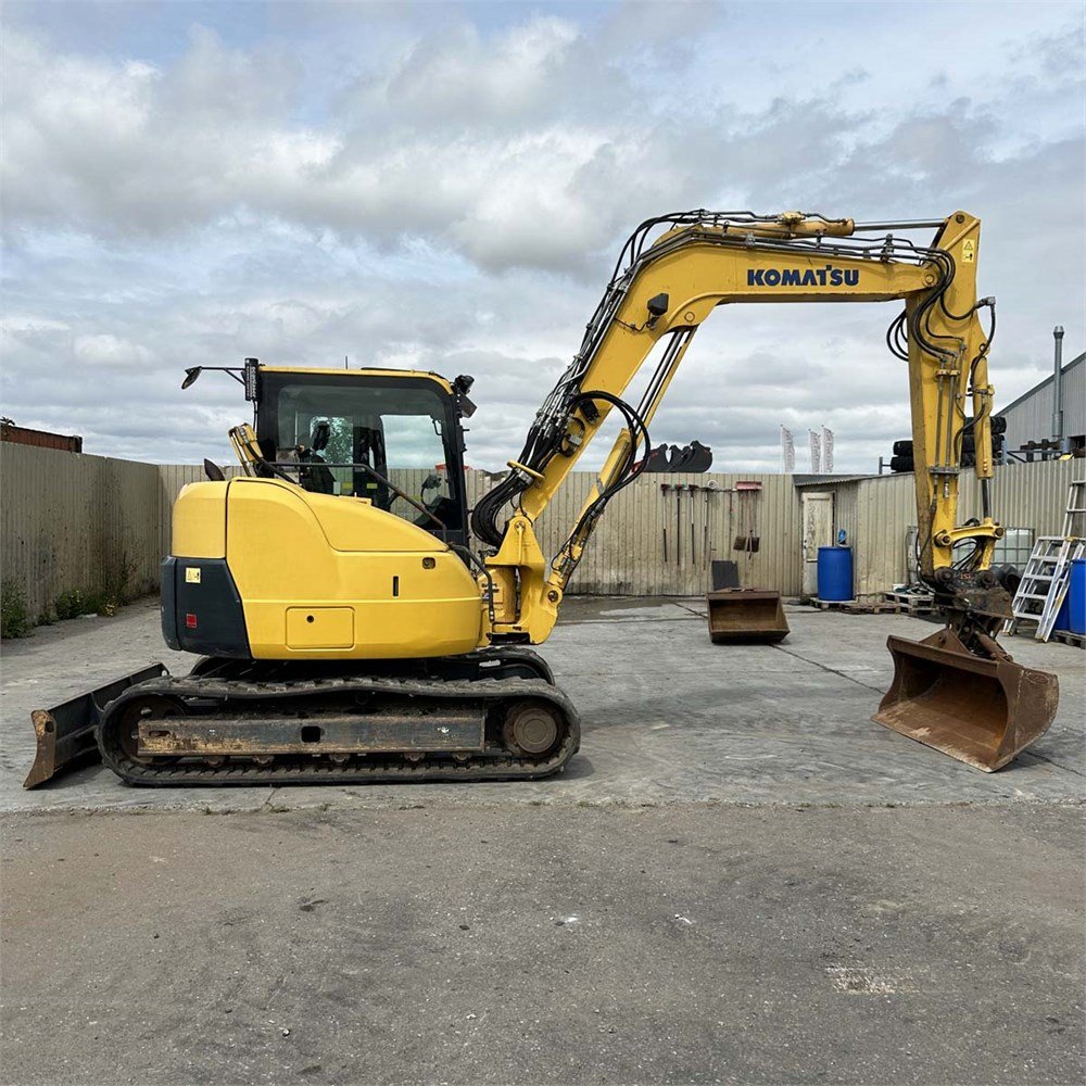 Komatsu PC88MR-8 3 komatsu pc88mr 8 8t8 5 250 h 2014