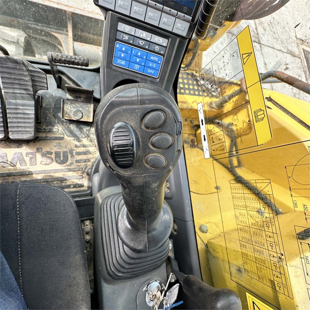 Komatsu PC88MR-8 6 komatsu pc88mr 8 8t8 5 250 h 2014