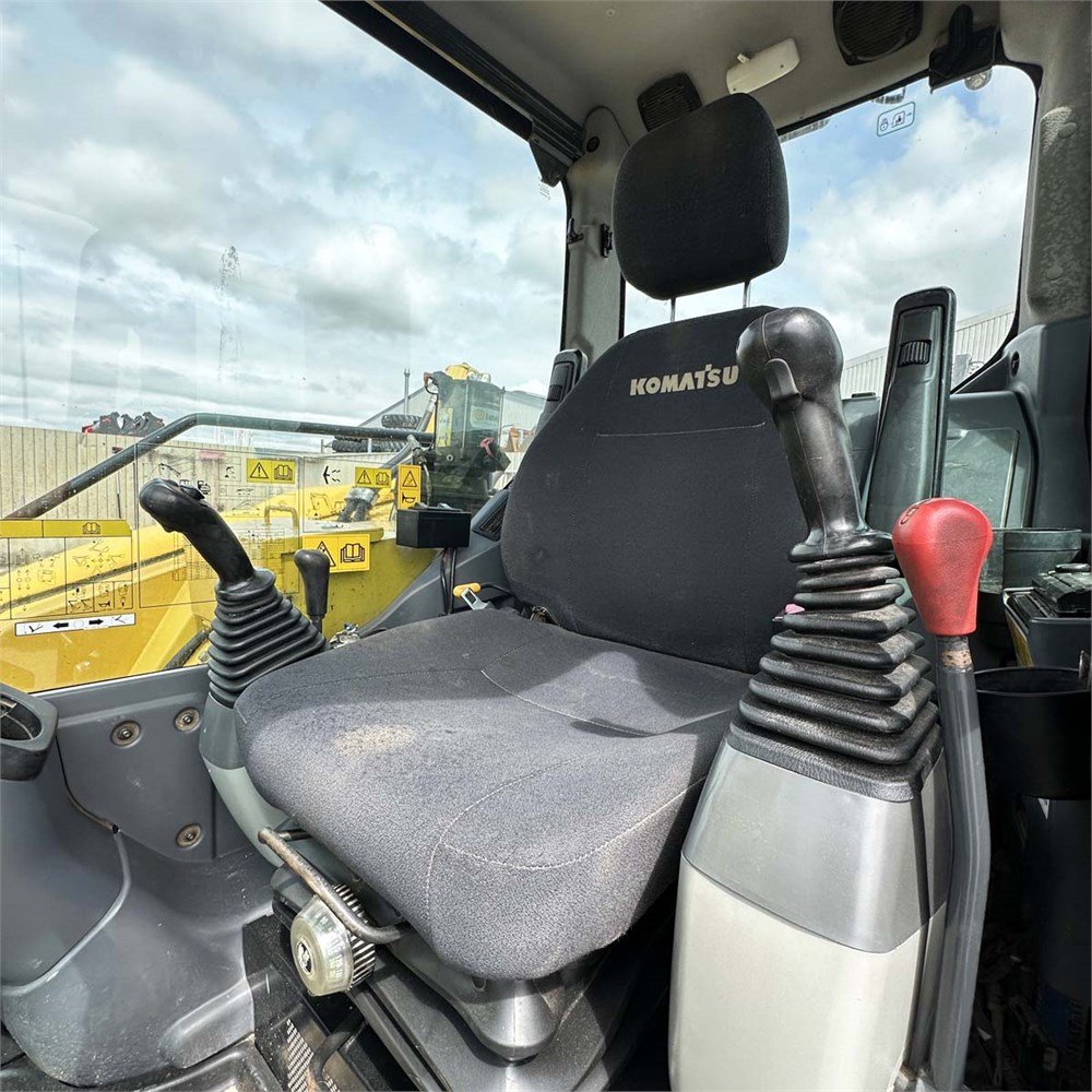 Komatsu PC88MR-8 8 komatsu pc88mr 8 8t8 5 250 h 2014