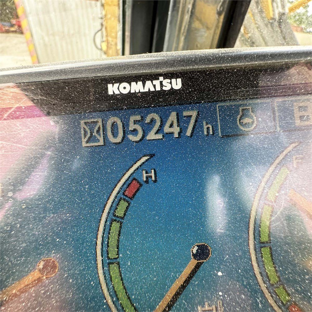 Komatsu PC88MR-8 9 komatsu pc88mr 8 8t8 5 250 h 2014