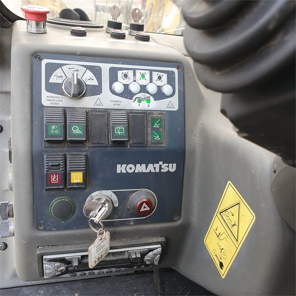 Komatsu WH 716 4 komatsu wh 716 – 16 m – 2 250 h – 2005