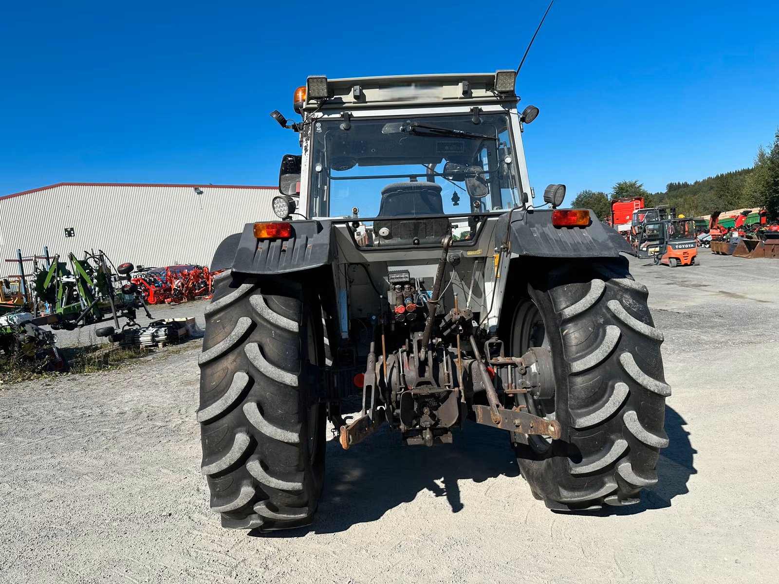 Massey Ferguson 382 3 massey ferguson 382 – 80 ch – 8 067 h – 1994