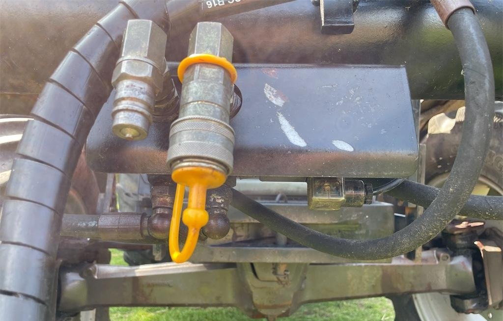 Massey Ferguson 6150 4WD 12 massey ferguson 6150 4wd – 97 ch – 6 437 h – 1998