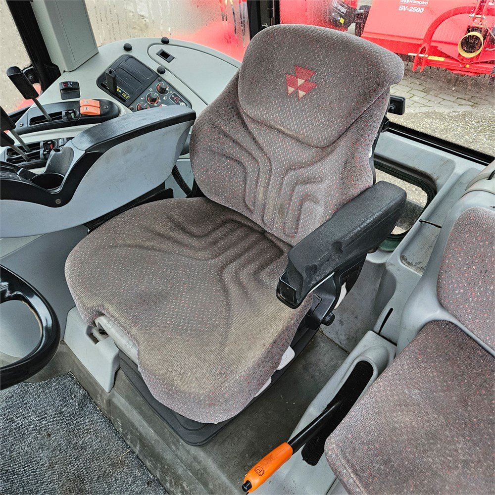 Massey Ferguson 6465 Dyna-6 3 massey ferguson 6465 dyna 6 – 120 ch – 8 053 h – 2006