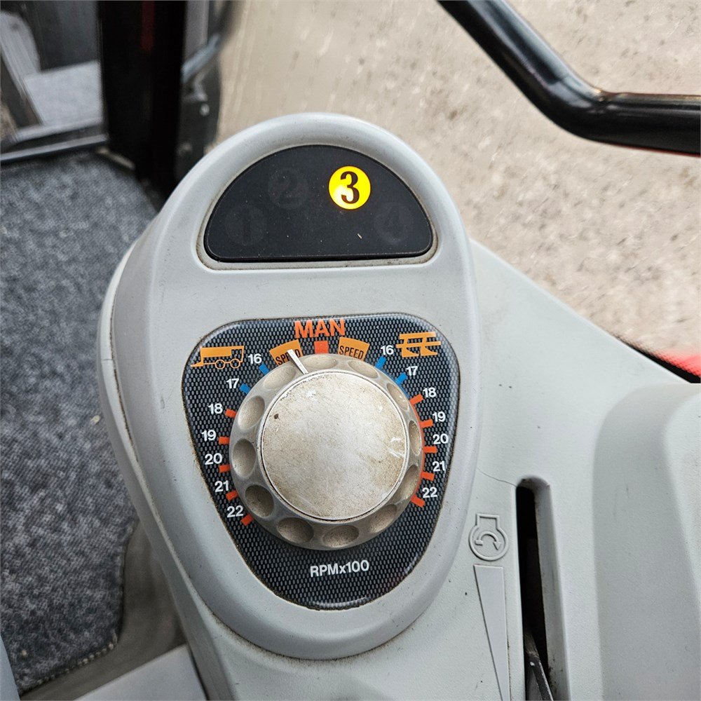 Massey Ferguson 6465 Dyna-6 9 massey ferguson 6465 dyna 6 – 120 ch – 8 053 h – 2006