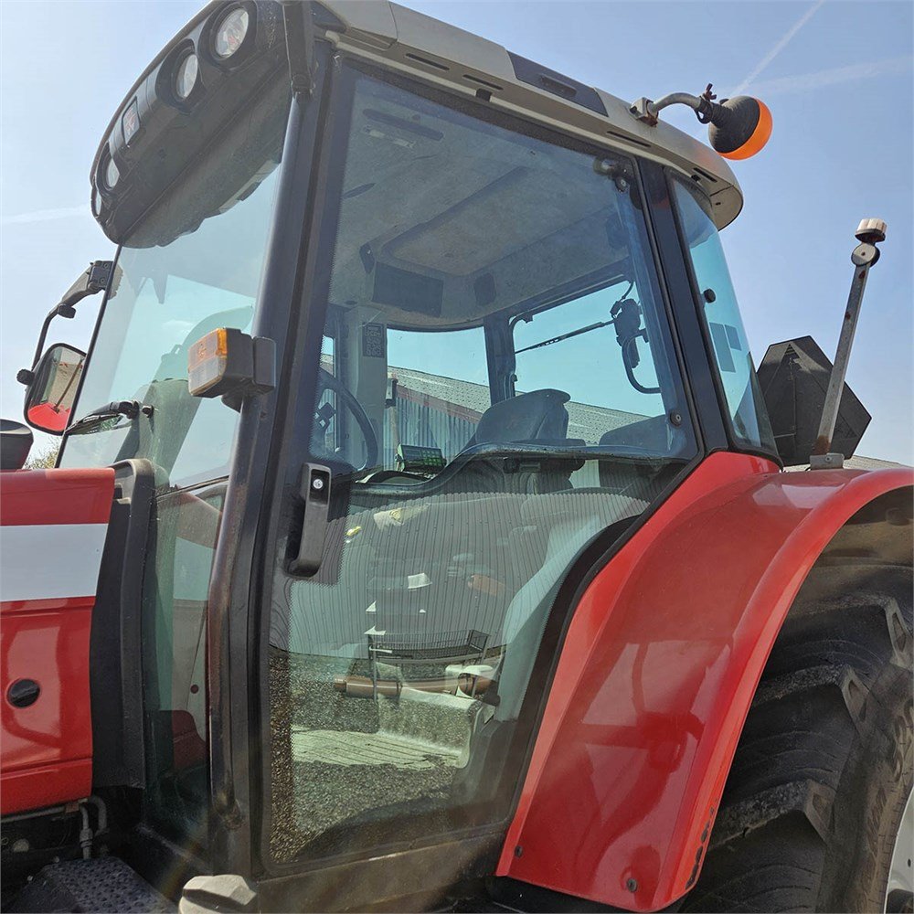 Massey Ferguson 6480 8 massey ferguson 6480 145 ch 8 574 h 2004