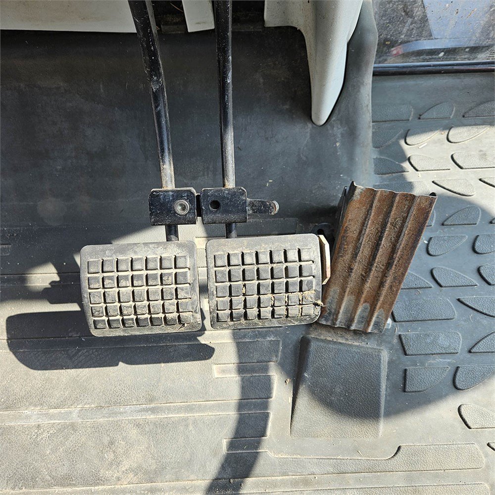 Massey Ferguson 6480 9 massey ferguson 6480 145 ch 8 574 h 2004