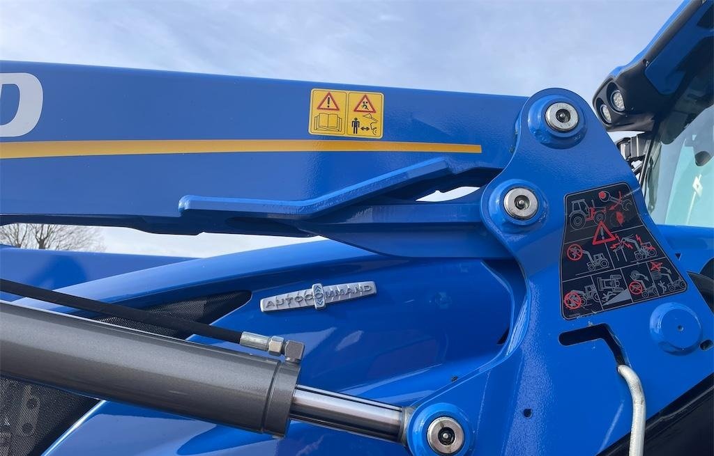 NEW HOLLAND 27 new holland t6.175 175 ch 2019 1 761 h