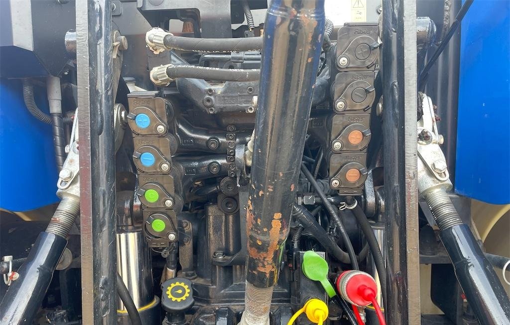 NEW HOLLAND 44 new holland t6.175 175 ch 2019 1 761 h