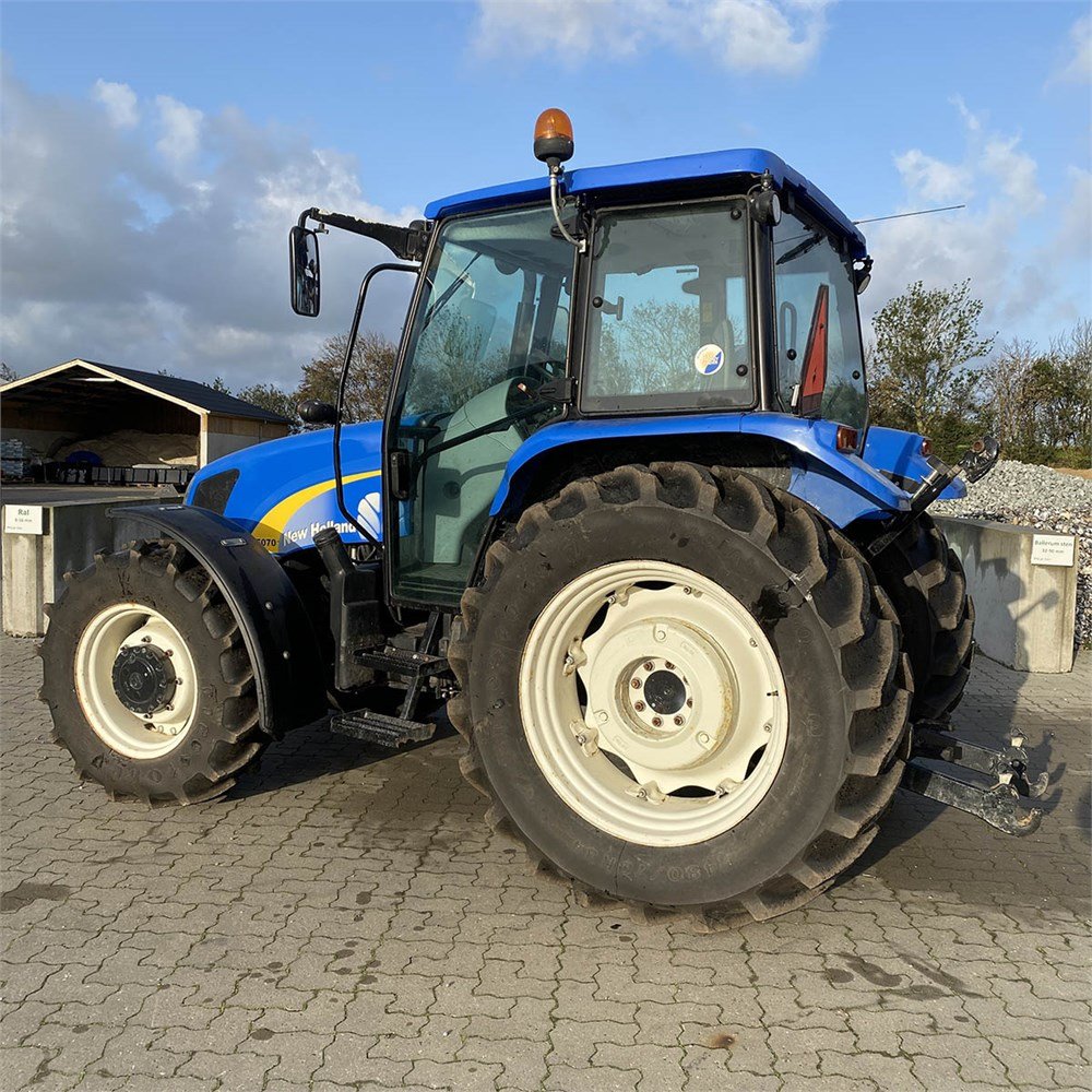 NEW HOLLAND T 5070 4 new holland t 5070 – 115 ch – 2010 – 273 h