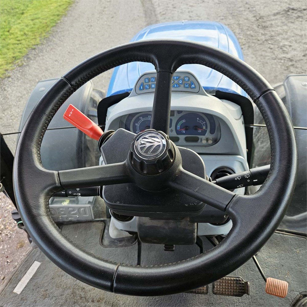 NEW HOLLAND T6020 3 new holland t6020 – 112 ch – 2010 – 2612 h