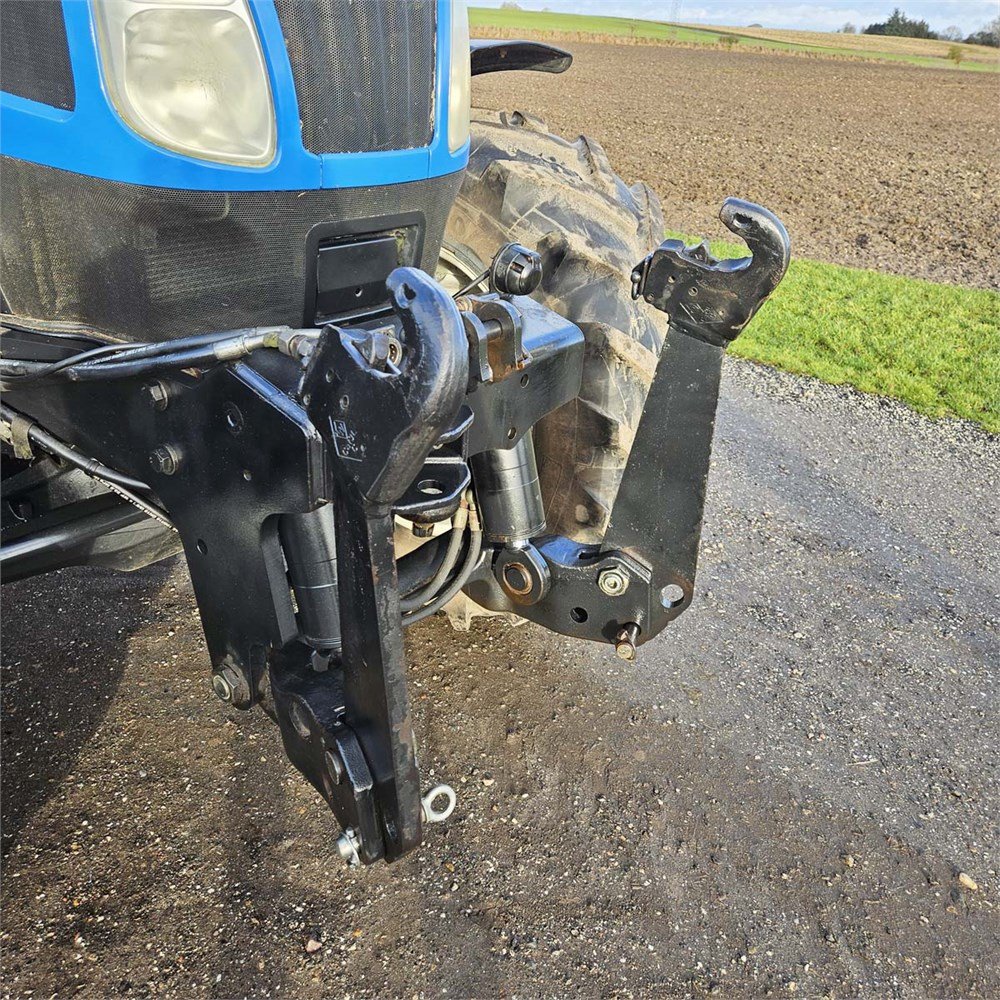 NEW HOLLAND T6020 8 new holland t6020 – 112 ch – 2010 – 2612 h