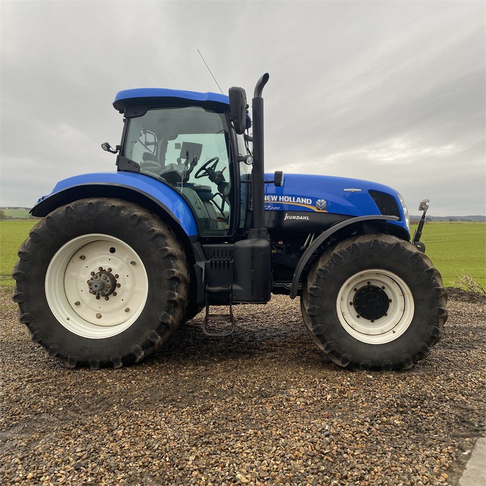 NEW HOLLAND T7.220 3 new holland t7.220 – 167 ch – 2013 – 6 308 h
