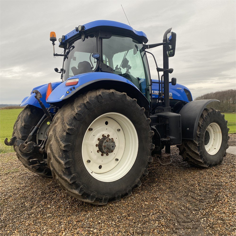 NEW HOLLAND T7.220 4 new holland t7.220 – 167 ch – 2013 – 6 308 h