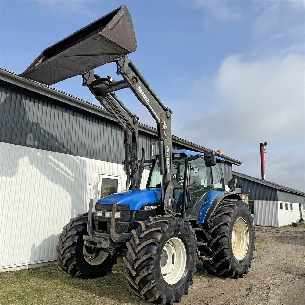 NEW HOLLAND TM135 1 new holland tm135 – 136 ch – 2001 – 8 946 h – chargeur frontal