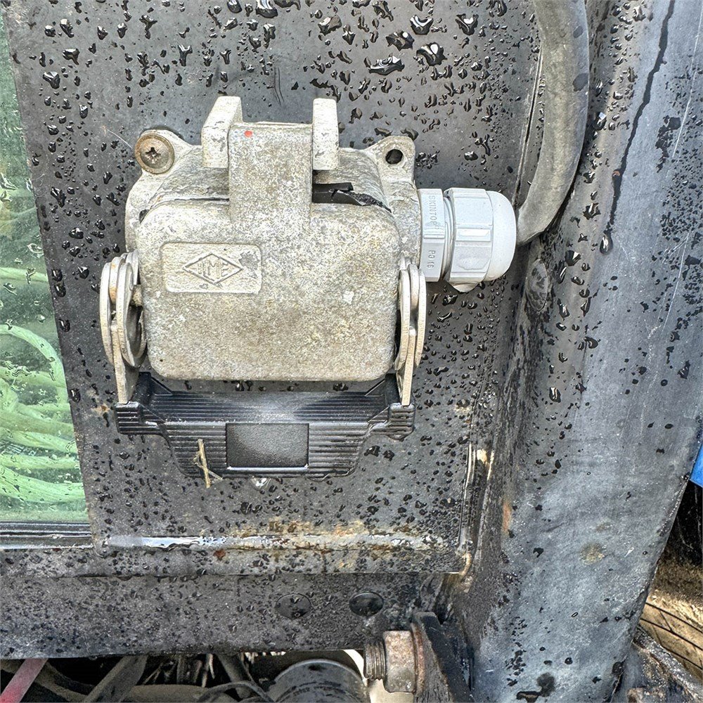 NEW HOLLAND TM135 10 new holland tm135 – 136 ch – 2001 – 8 946 h – chargeur frontal