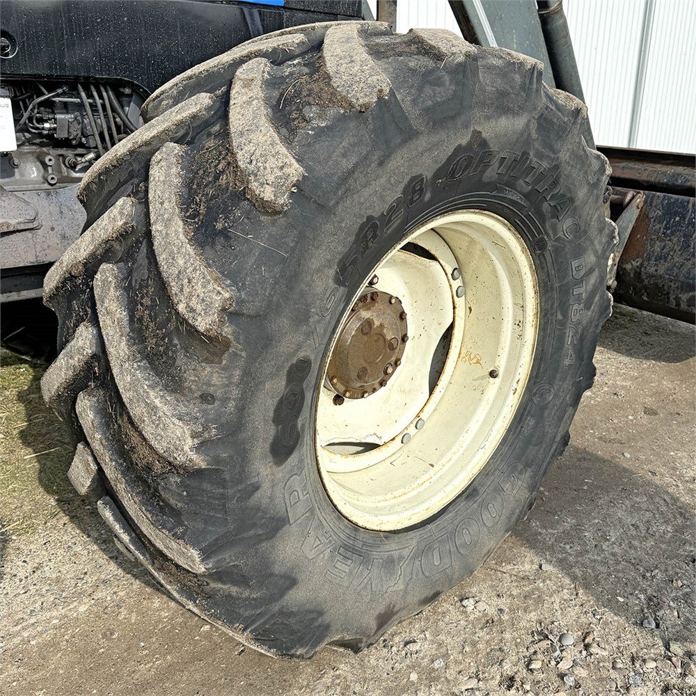 NEW HOLLAND TM135 11 new holland tm135 – 136 ch – 2001 – 8 946 h – chargeur frontal