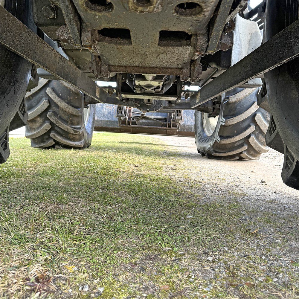 NEW HOLLAND TM135 16 new holland tm135 – 136 ch – 2001 – 8 946 h – chargeur frontal