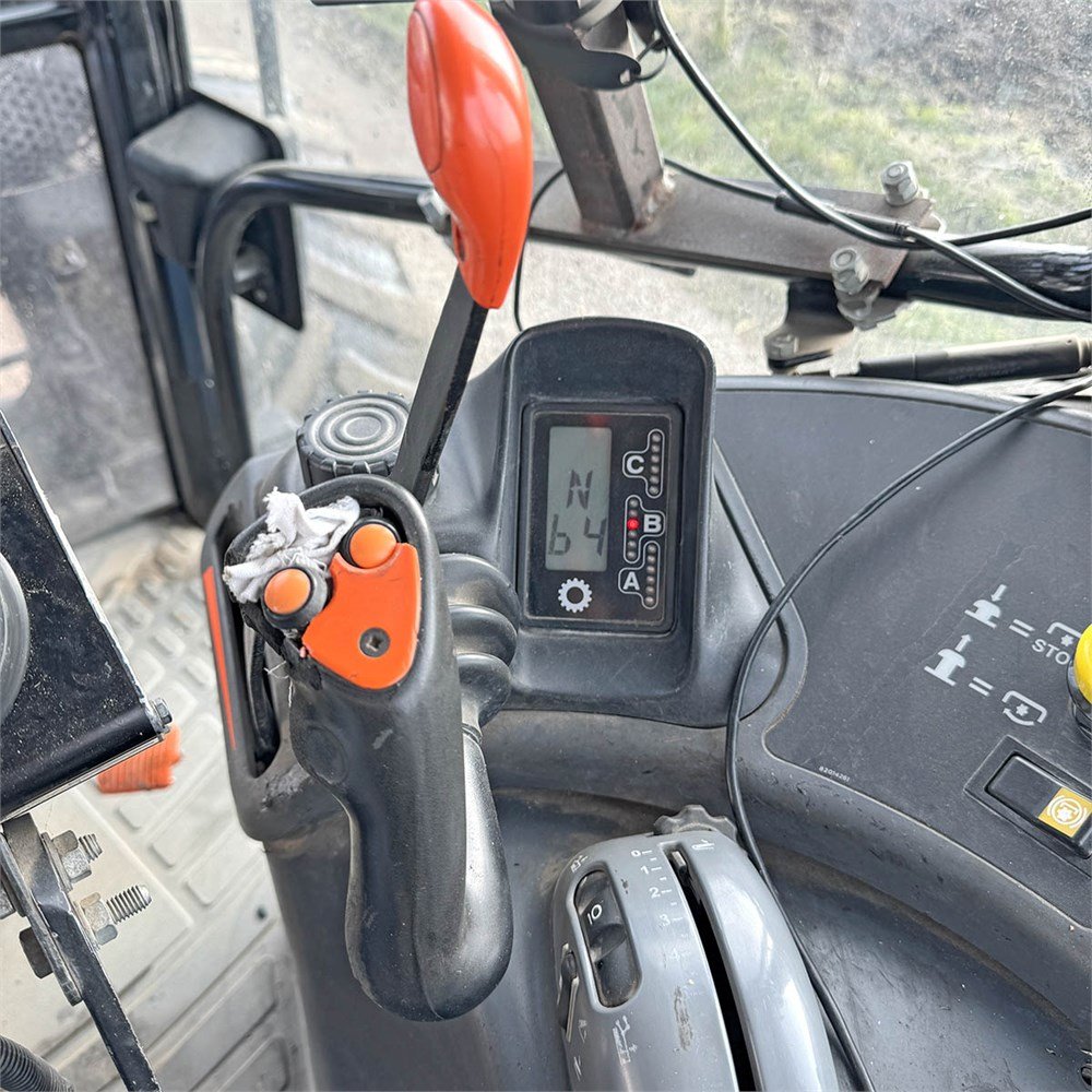 NEW HOLLAND TM135 17 new holland tm135 – 136 ch – 2001 – 8 946 h – chargeur frontal