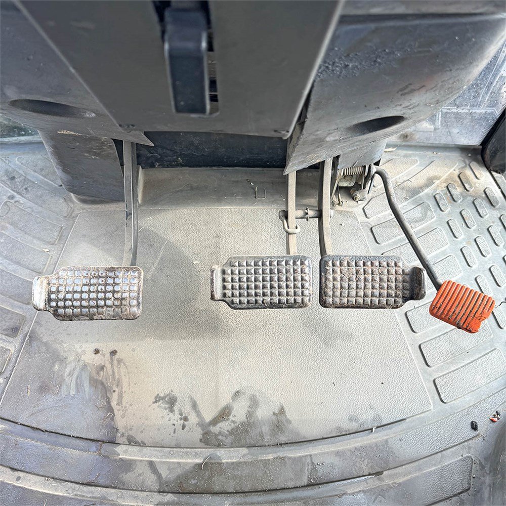 NEW HOLLAND TM135 18 new holland tm135 – 136 ch – 2001 – 8 946 h – chargeur frontal