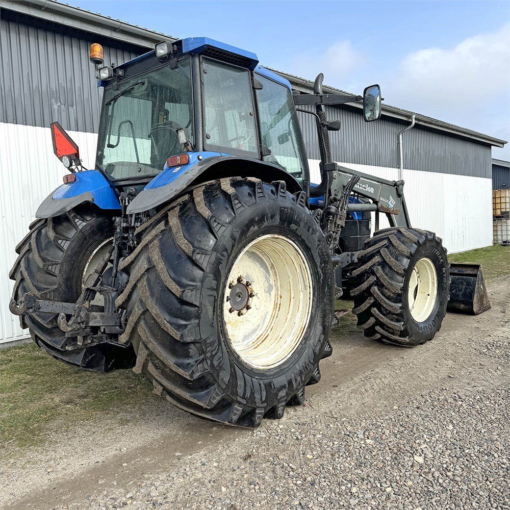 NEW HOLLAND TM135 2 new holland tm135 – 136 ch – 2001 – 8 946 h – chargeur frontal