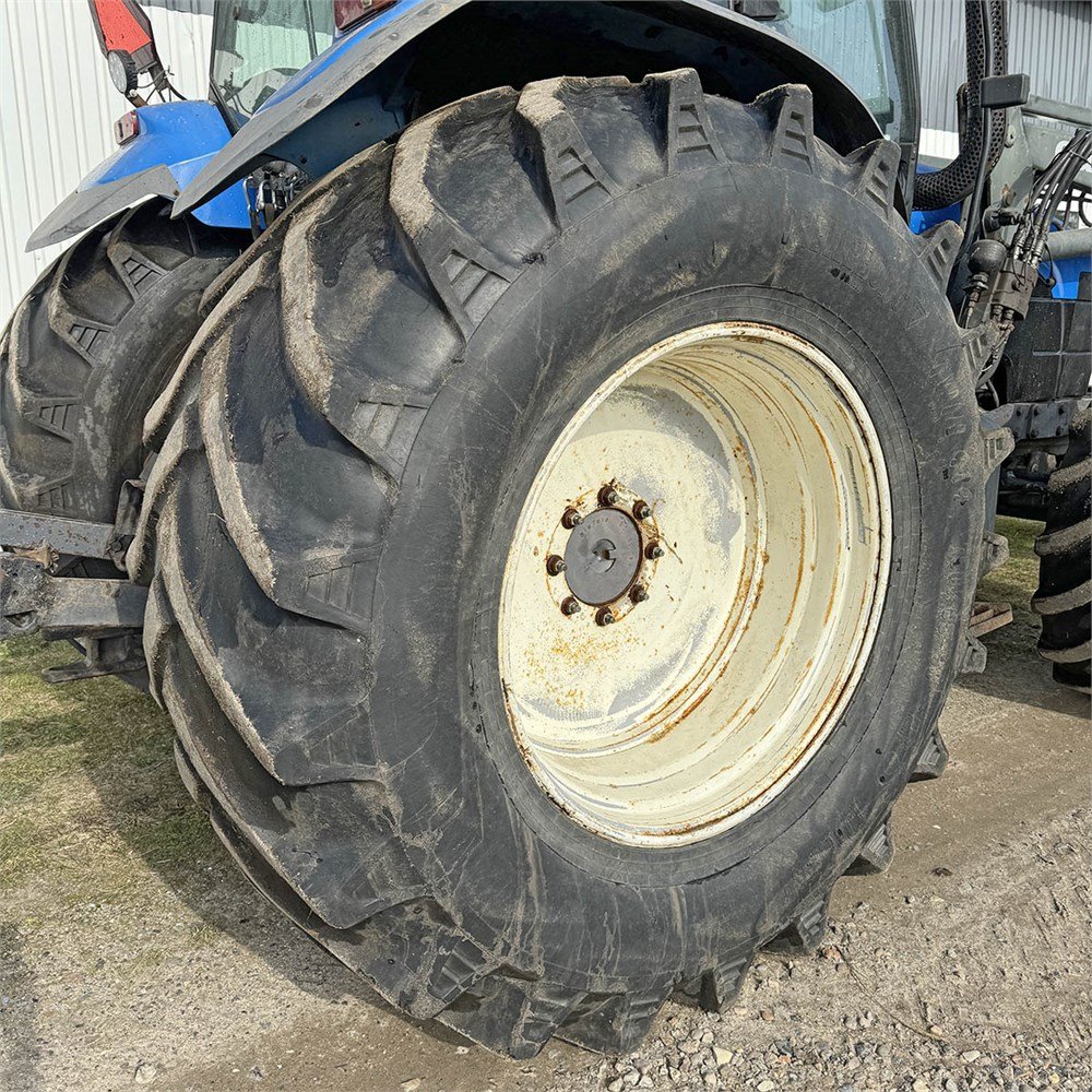 NEW HOLLAND TM135 25 new holland tm135 – 136 ch – 2001 – 8 946 h – chargeur frontal