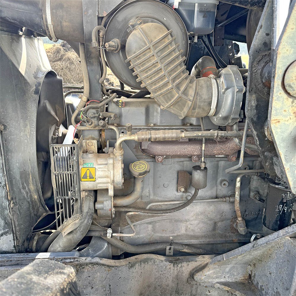 NEW HOLLAND TM135 26 new holland tm135 – 136 ch – 2001 – 8 946 h – chargeur frontal