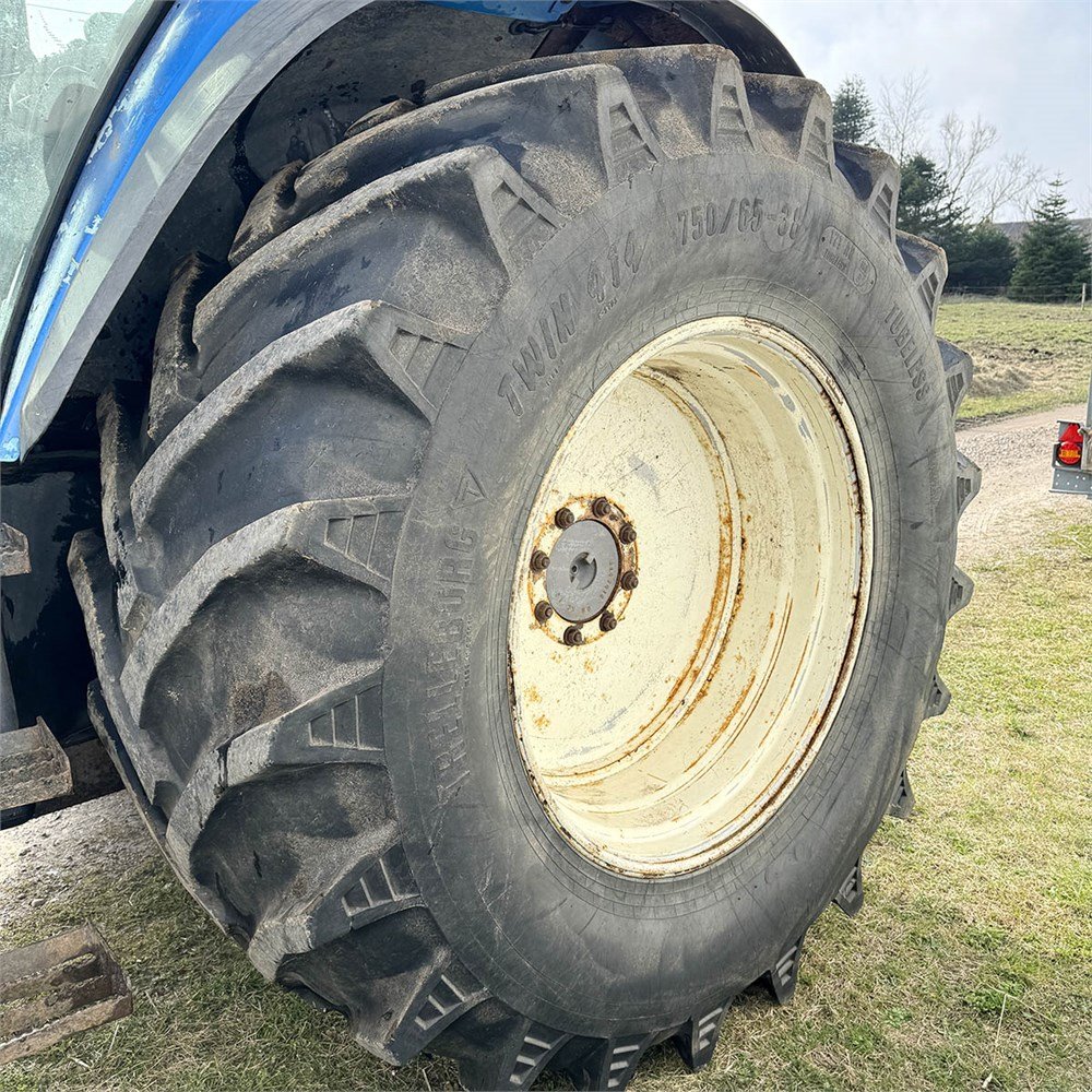 NEW HOLLAND TM135 32 new holland tm135 – 136 ch – 2001 – 8 946 h – chargeur frontal