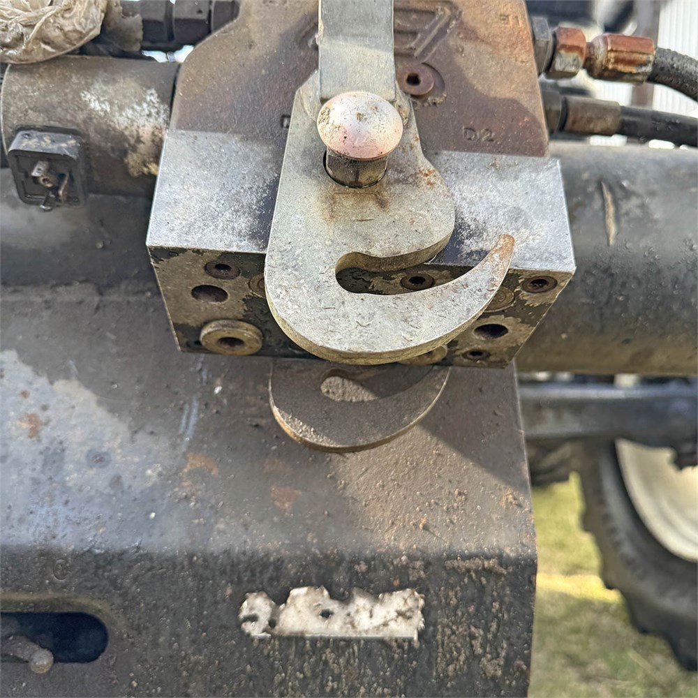 NEW HOLLAND TM135 33 new holland tm135 – 136 ch – 2001 – 8 946 h – chargeur frontal