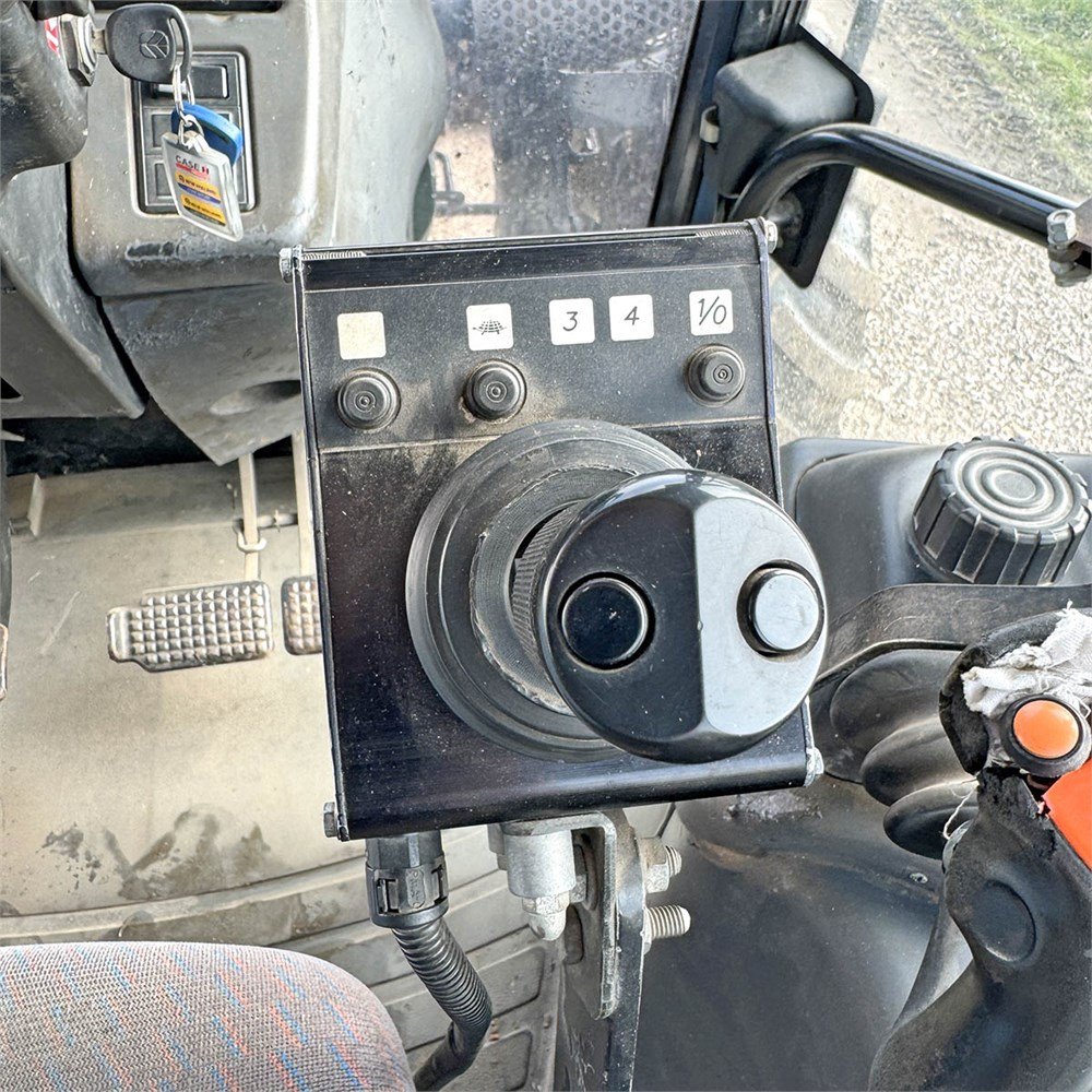 NEW HOLLAND TM135 37 new holland tm135 – 136 ch – 2001 – 8 946 h – chargeur frontal