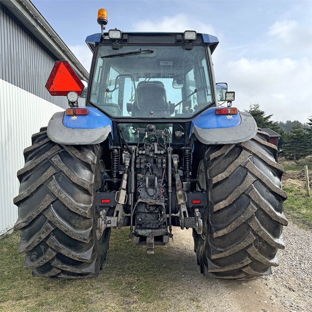 NEW HOLLAND TM135 6 new holland tm135 – 136 ch – 2001 – 8 946 h – chargeur frontal