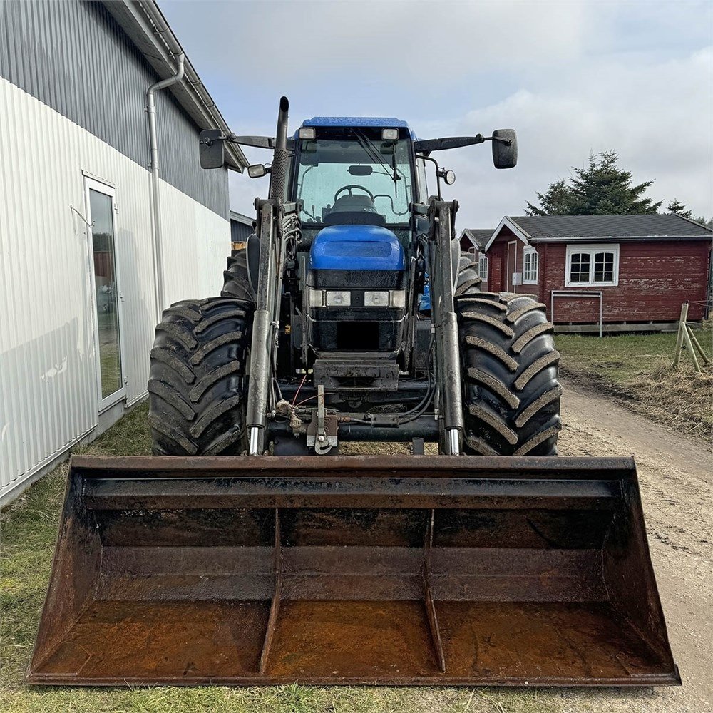 NEW HOLLAND TM135 7 new holland tm135 – 136 ch – 2001 – 8 946 h – chargeur frontal