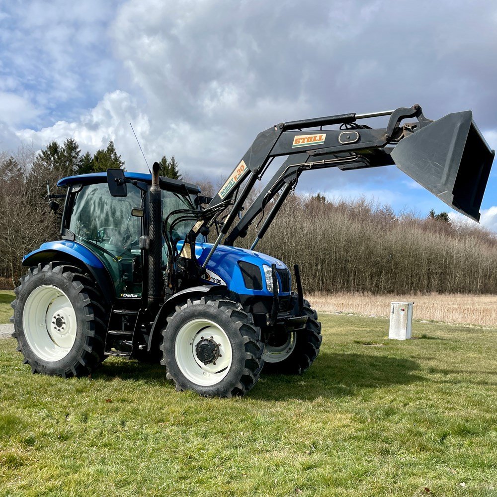 NEW HOLLAND TS100A 18 new holland ts100a – 101 ch – 2005 – 4t5 – 6 701 h – chargeur frontal