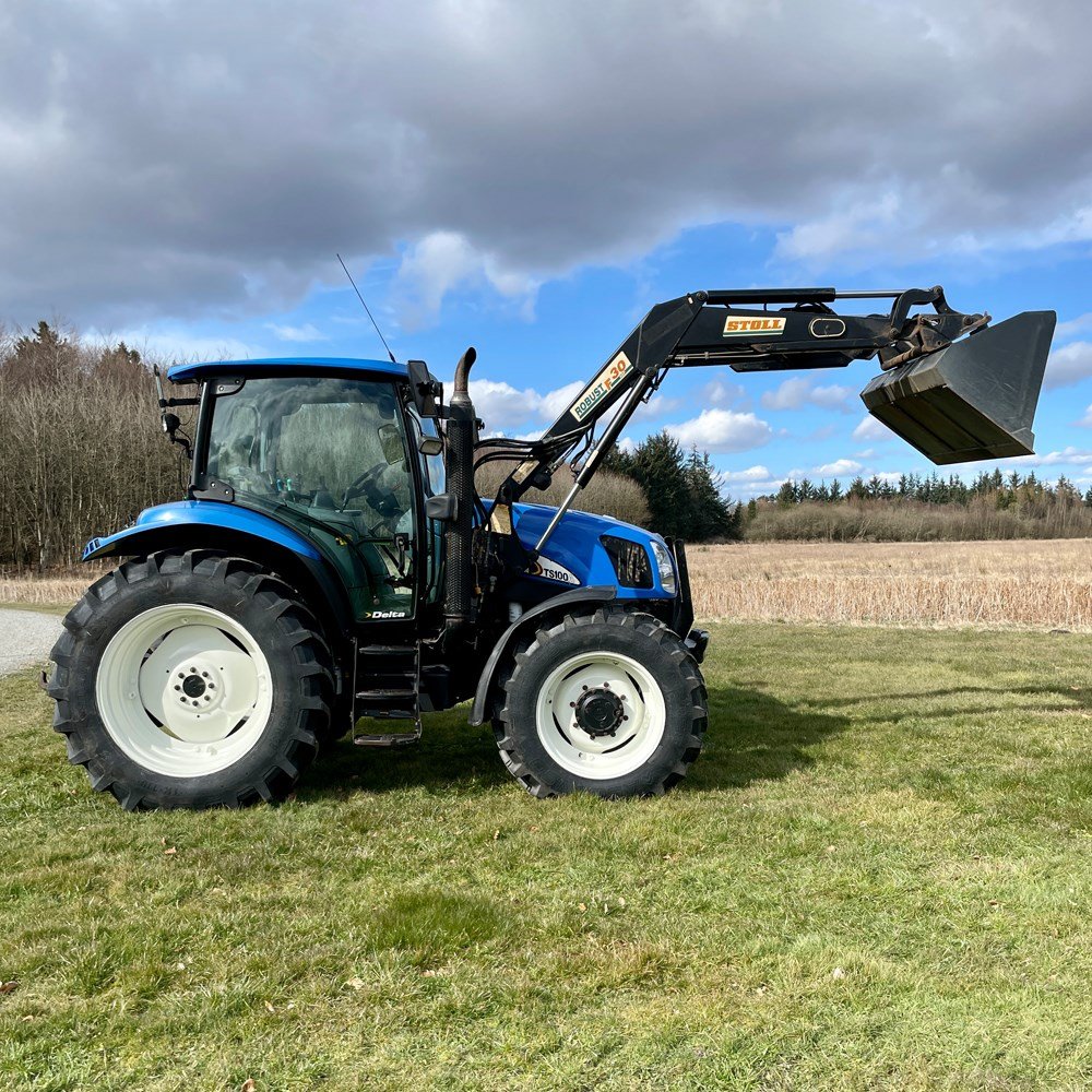 NEW HOLLAND TS100A 2 new holland ts100a – 101 ch – 2005 – 4t5 – 6 701 h – chargeur frontal