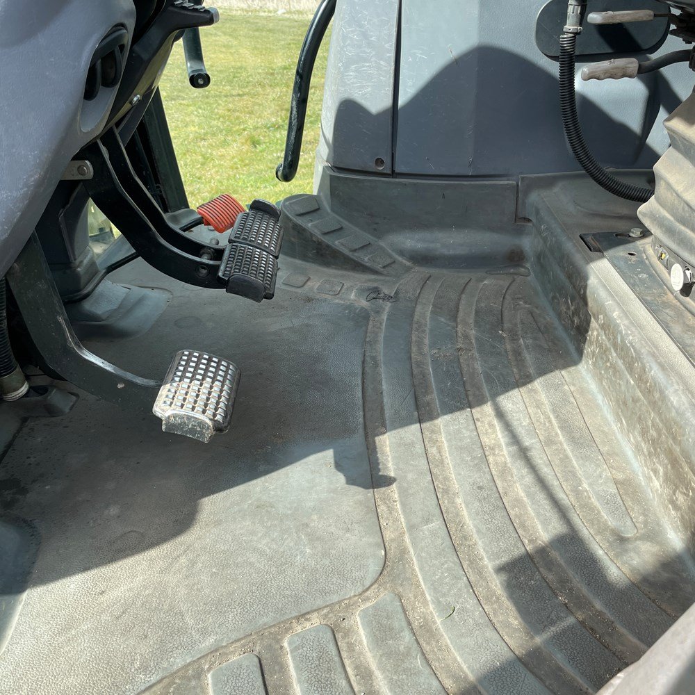 NEW HOLLAND TS100A 21 new holland ts100a – 101 ch – 2005 – 4t5 – 6 701 h – chargeur frontal