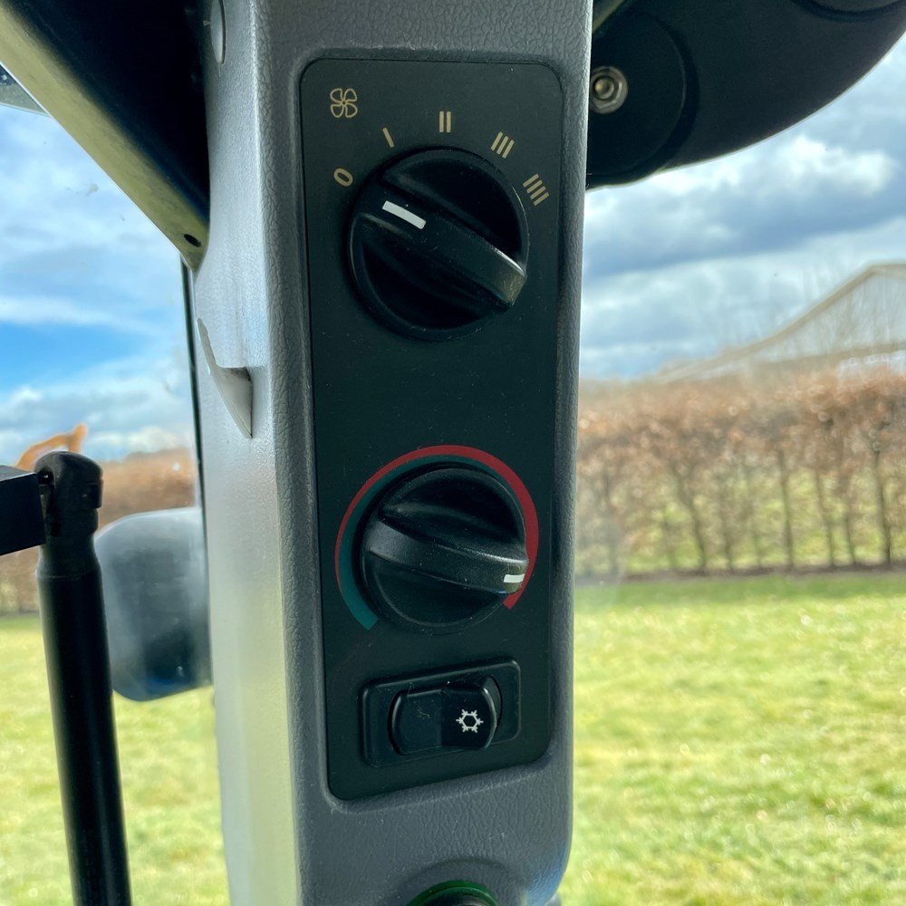 NEW HOLLAND TS100A 23 new holland ts100a – 101 ch – 2005 – 4t5 – 6 701 h – chargeur frontal