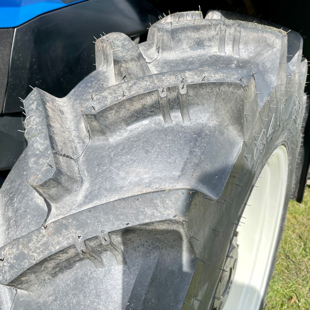 NEW HOLLAND TS100A 25 new holland ts100a – 101 ch – 2005 – 4t5 – 6 701 h – chargeur frontal