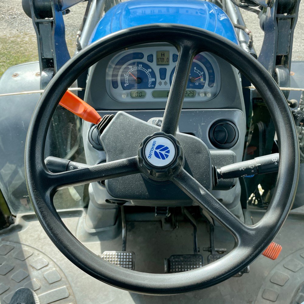 NEW HOLLAND TS100A 26 new holland ts100a – 101 ch – 2005 – 4t5 – 6 701 h – chargeur frontal