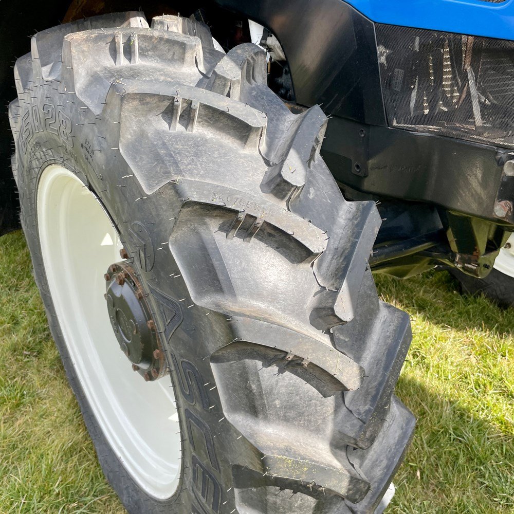NEW HOLLAND TS100A 27 new holland ts100a – 101 ch – 2005 – 4t5 – 6 701 h – chargeur frontal
