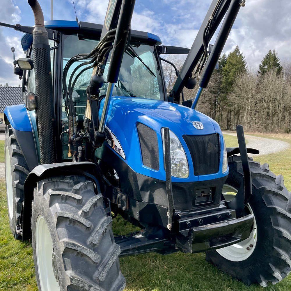 NEW HOLLAND TS100A 3 new holland ts100a – 101 ch – 2005 – 4t5 – 6 701 h – chargeur frontal