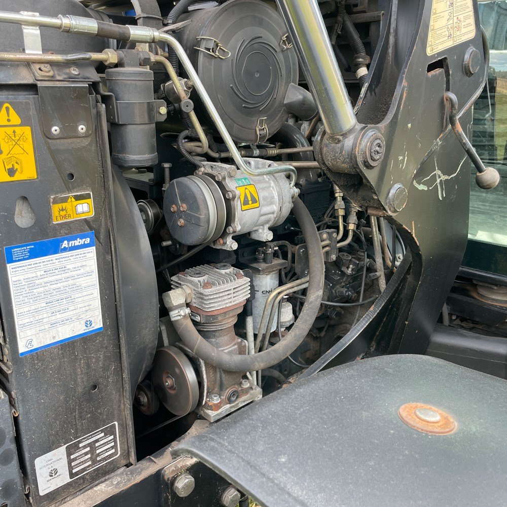NEW HOLLAND TS100A 30 new holland ts100a – 101 ch – 2005 – 4t5 – 6 701 h – chargeur frontal