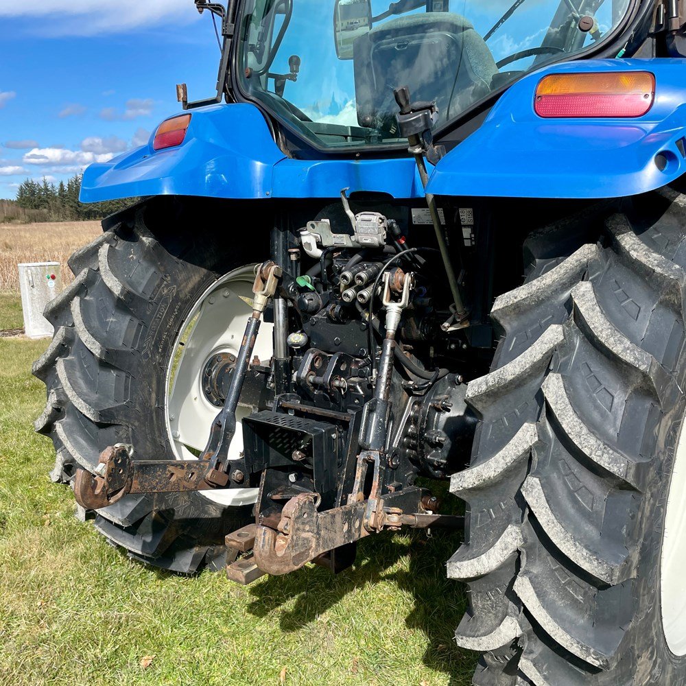 NEW HOLLAND TS100A 31 new holland ts100a – 101 ch – 2005 – 4t5 – 6 701 h – chargeur frontal