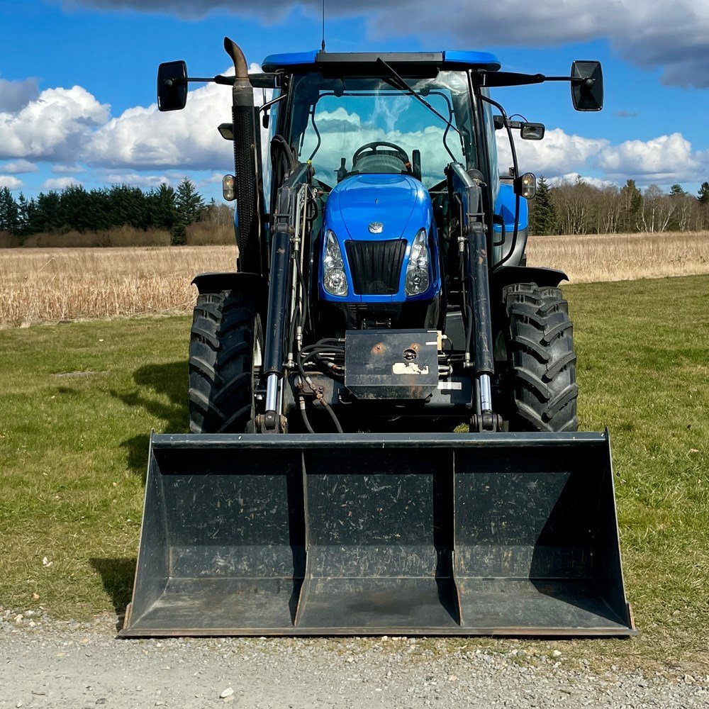 NEW HOLLAND TS100A 4 new holland ts100a – 101 ch – 2005 – 4t5 – 6 701 h – chargeur frontal