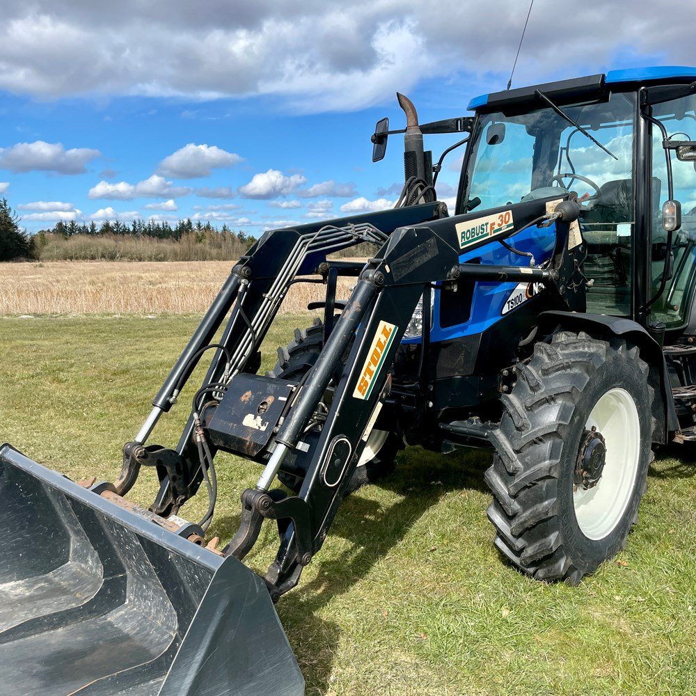 NEW HOLLAND TS100A 44 new holland ts100a – 101 ch – 2005 – 4t5 – 6 701 h – chargeur frontal