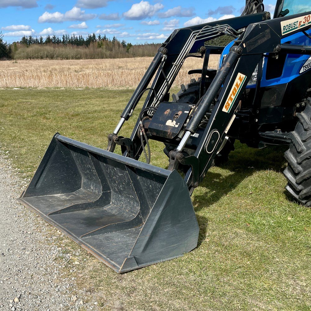 NEW HOLLAND TS100A 47 new holland ts100a – 101 ch – 2005 – 4t5 – 6 701 h – chargeur frontal