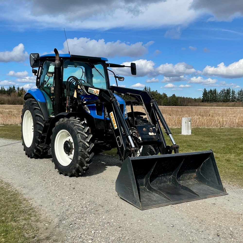 NEW HOLLAND TS100A 5 new holland ts100a – 101 ch – 2005 – 4t5 – 6 701 h – chargeur frontal