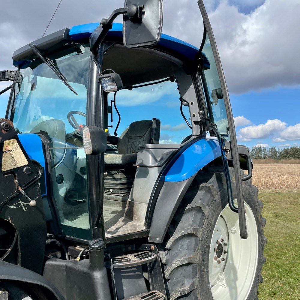 NEW HOLLAND TS100A 53 new holland ts100a – 101 ch – 2005 – 4t5 – 6 701 h – chargeur frontal