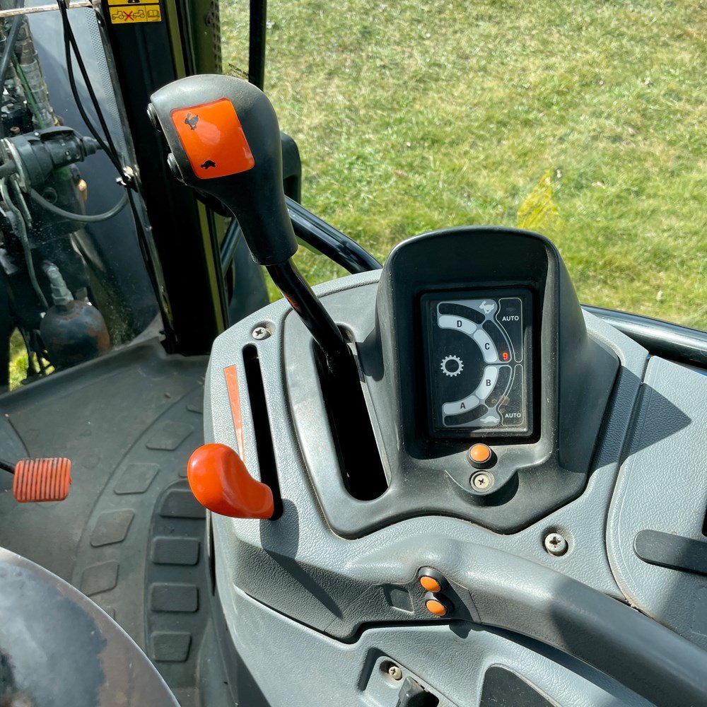 NEW HOLLAND TS100A 59 new holland ts100a – 101 ch – 2005 – 4t5 – 6 701 h – chargeur frontal