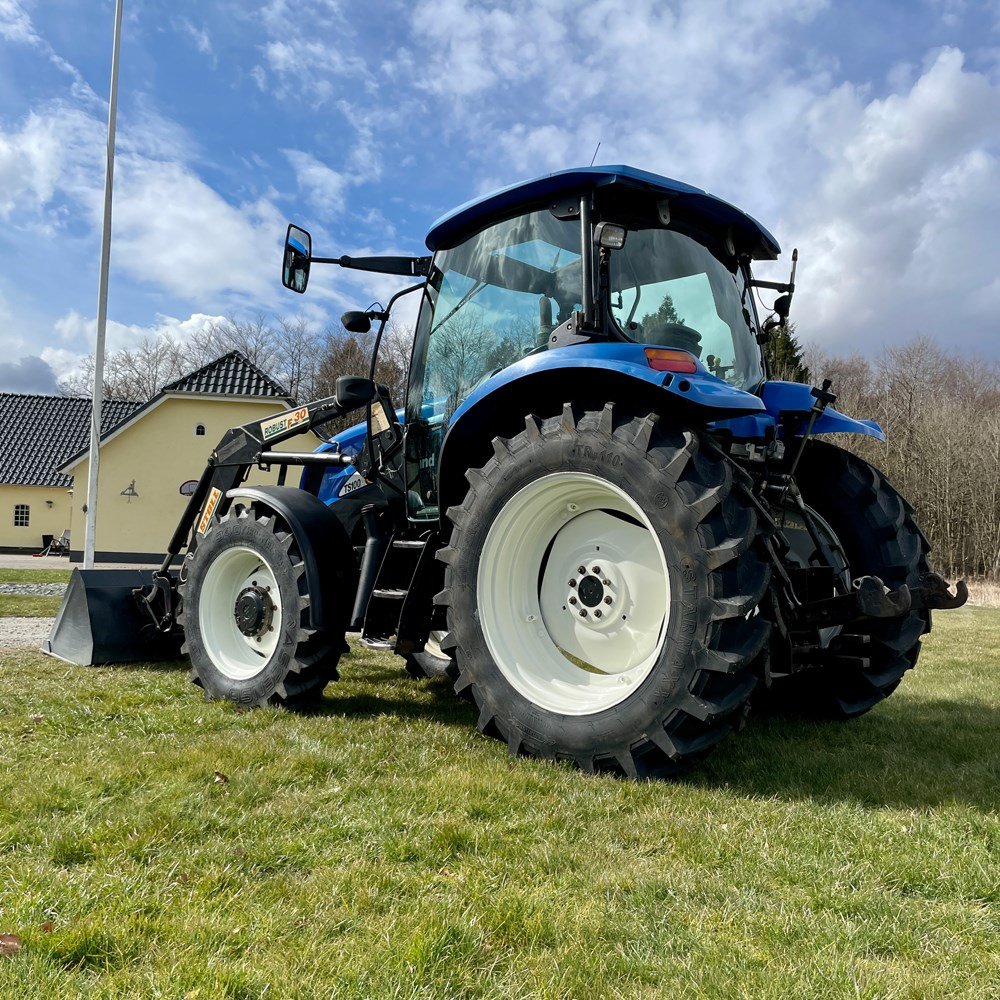 NEW HOLLAND TS100A 6 new holland ts100a – 101 ch – 2005 – 4t5 – 6 701 h – chargeur frontal